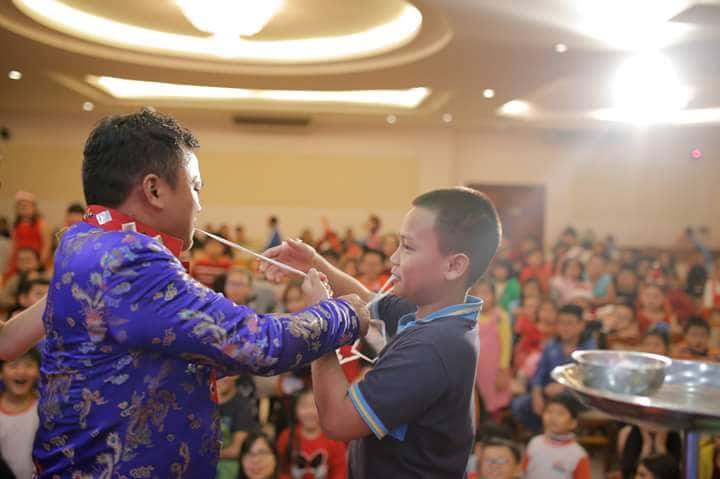 Biểu diễn ảo thuật đêm trung thu cho thiếu nhi