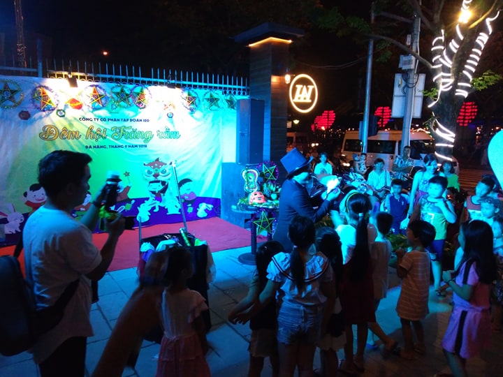Biểu diễn ảo thuật đêm trung thu cho thiếu nhi