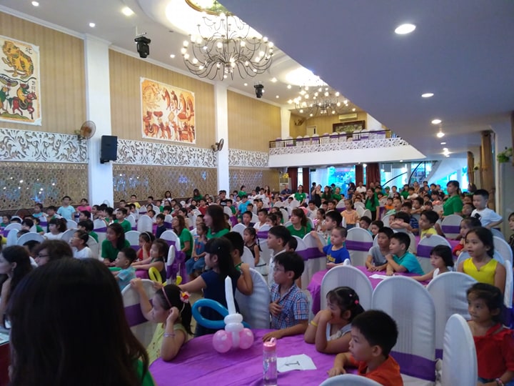 Biểu diễn ảo thuật đêm trung thu cho thiếu nhi