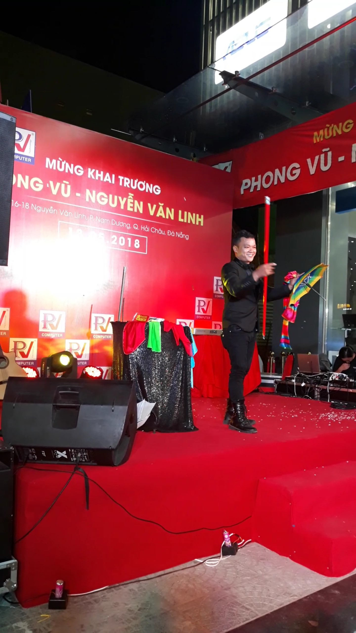 Biểu diễn các show ảo thuật trên khắp cả nước